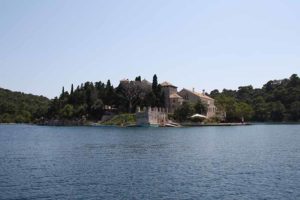Recorrido en barquito al castillo de Mljet